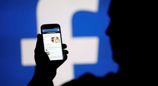 Facebook sur téléphone